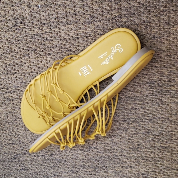 Sandals - Picture 2 of 2